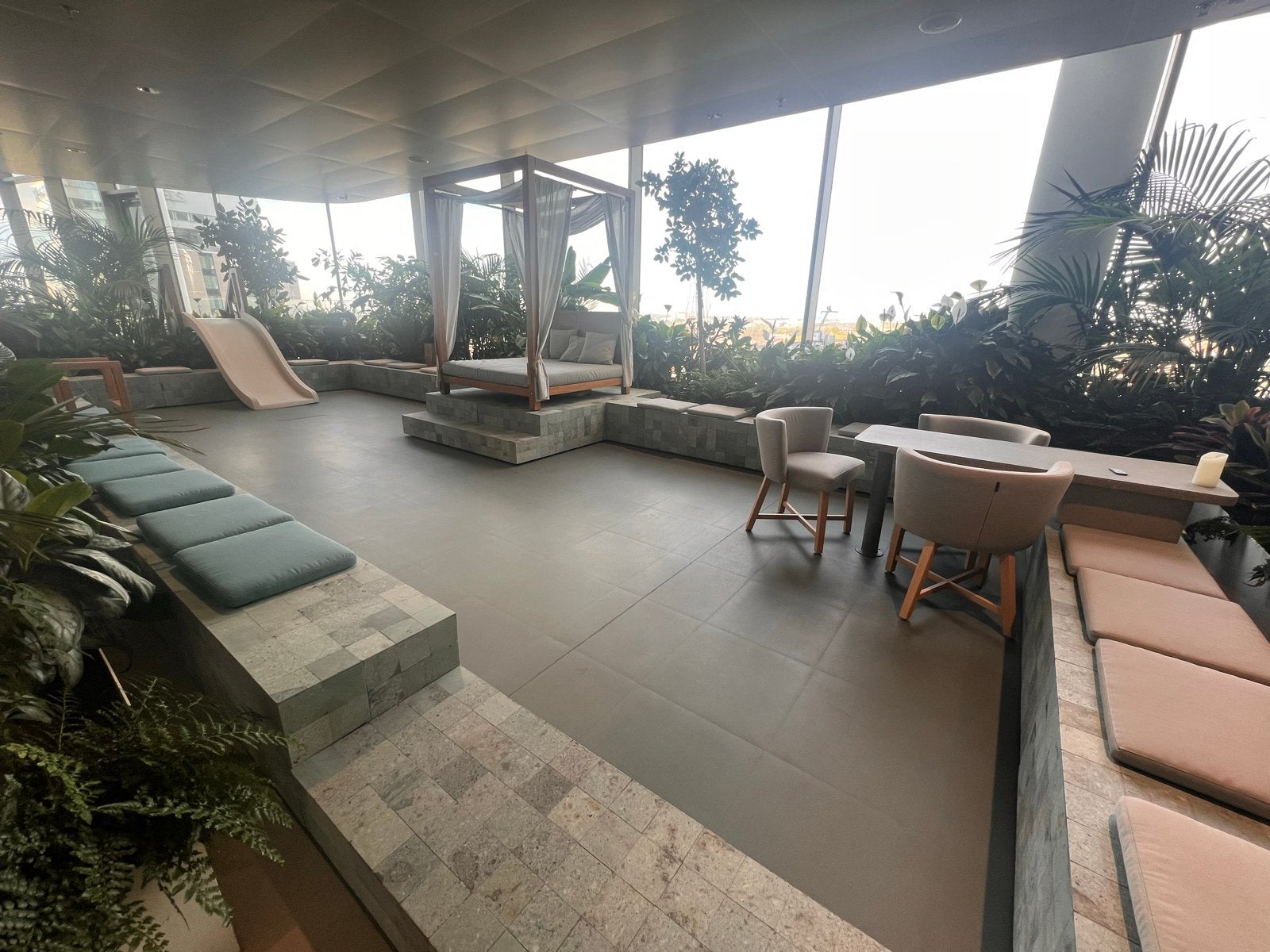 Uniek Bali-stijl 'zwembad' met daybed - Eyecatcher, Huis en Inrichting, Ophalen, Gebruikt
