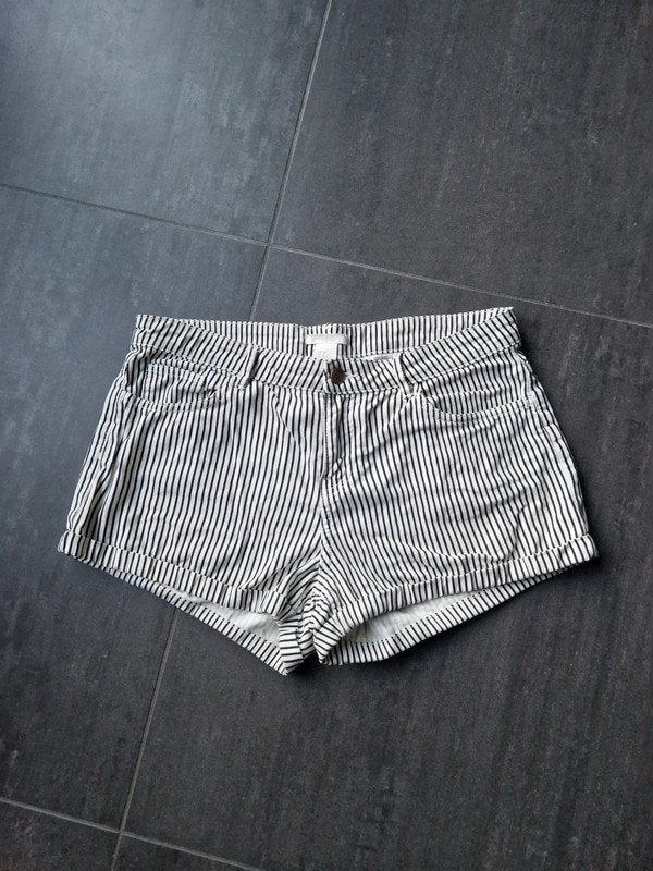 Korte broek - H&M - damesmaat 38 - nieuwstaat, Maat 38/40 (M), H&M, Kort, Zwart