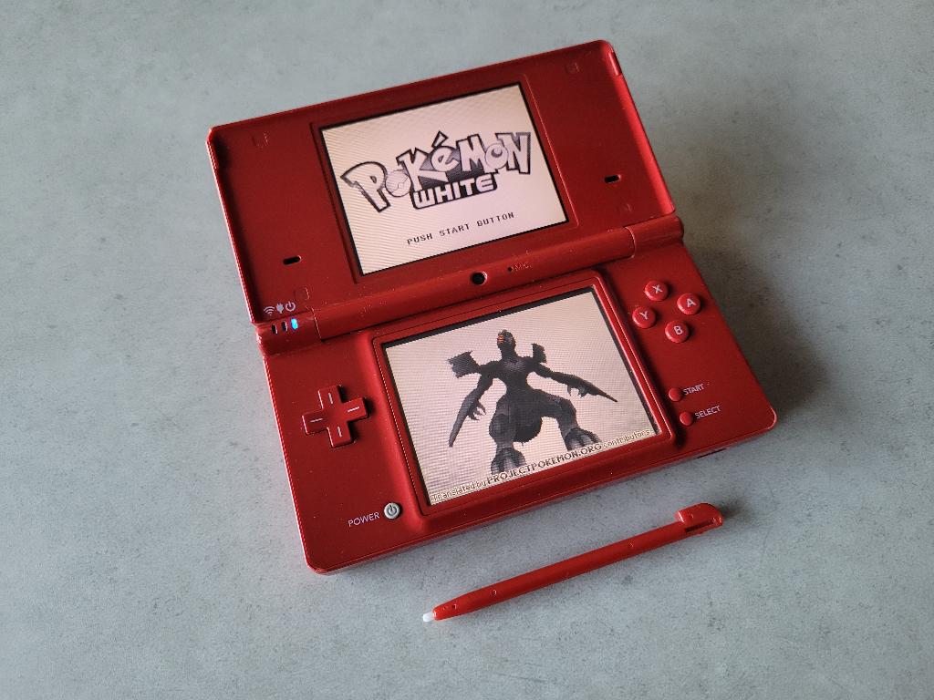 Nintendo Dsi met Spellen en Oplader, Spelcomputers en Games, Spelcomputers | Nintendo DS, Ophalen, Dsi, Rood, Gebruikt