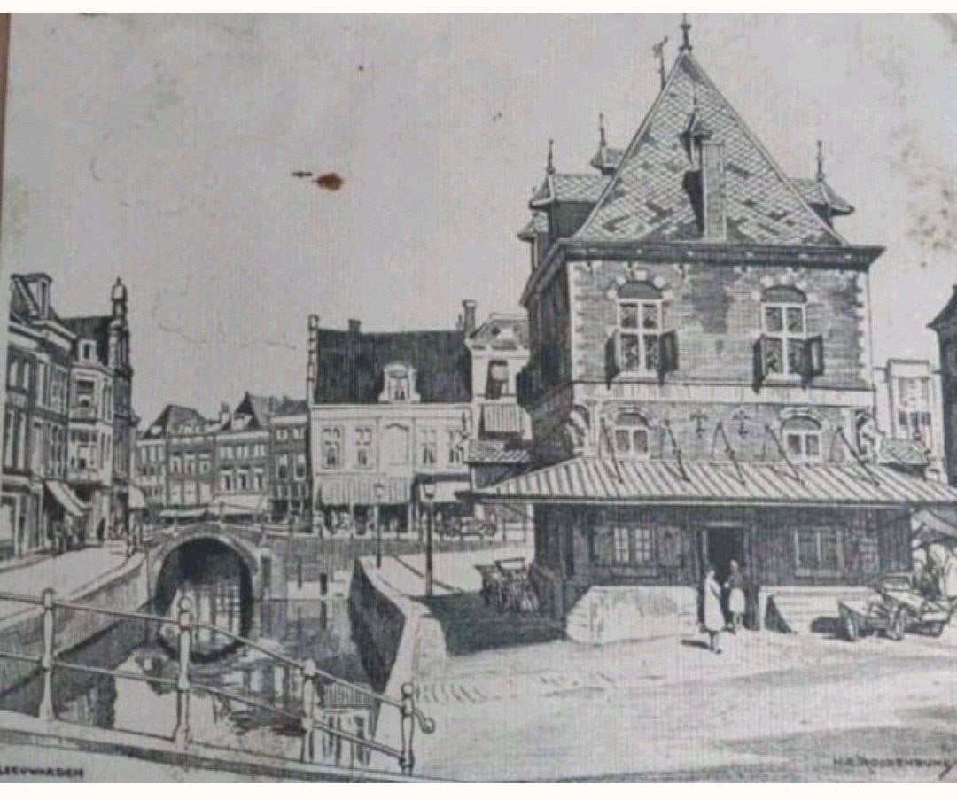 Leeuwarden .. de Waag .. 1952 ... H.E. Roodenburg ...

Leeuw, Ophalen of Verzenden