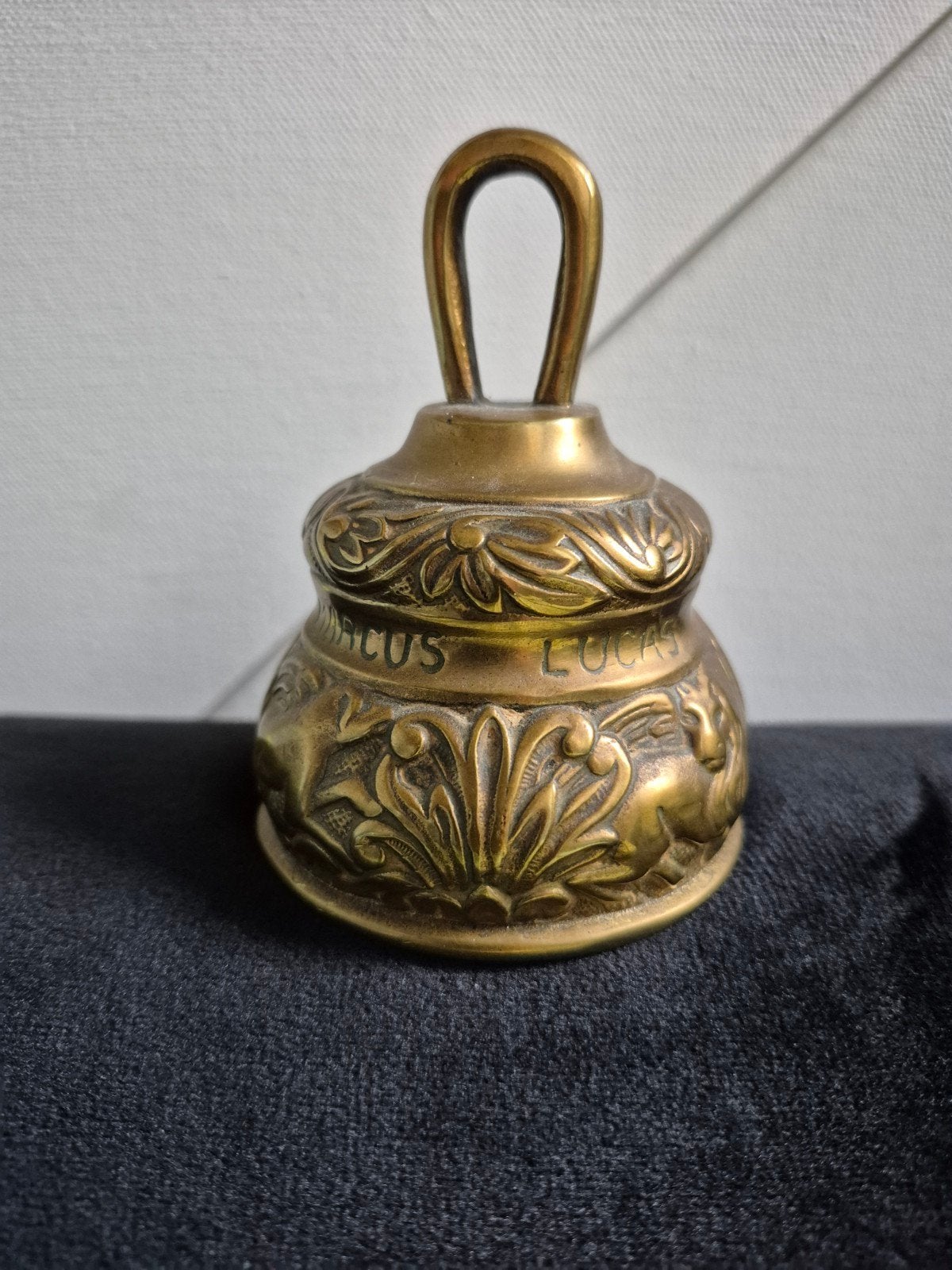 Antieke bronzen bel met reliëf van de vier evangelisten, Antiek en Kunst, Ophalen