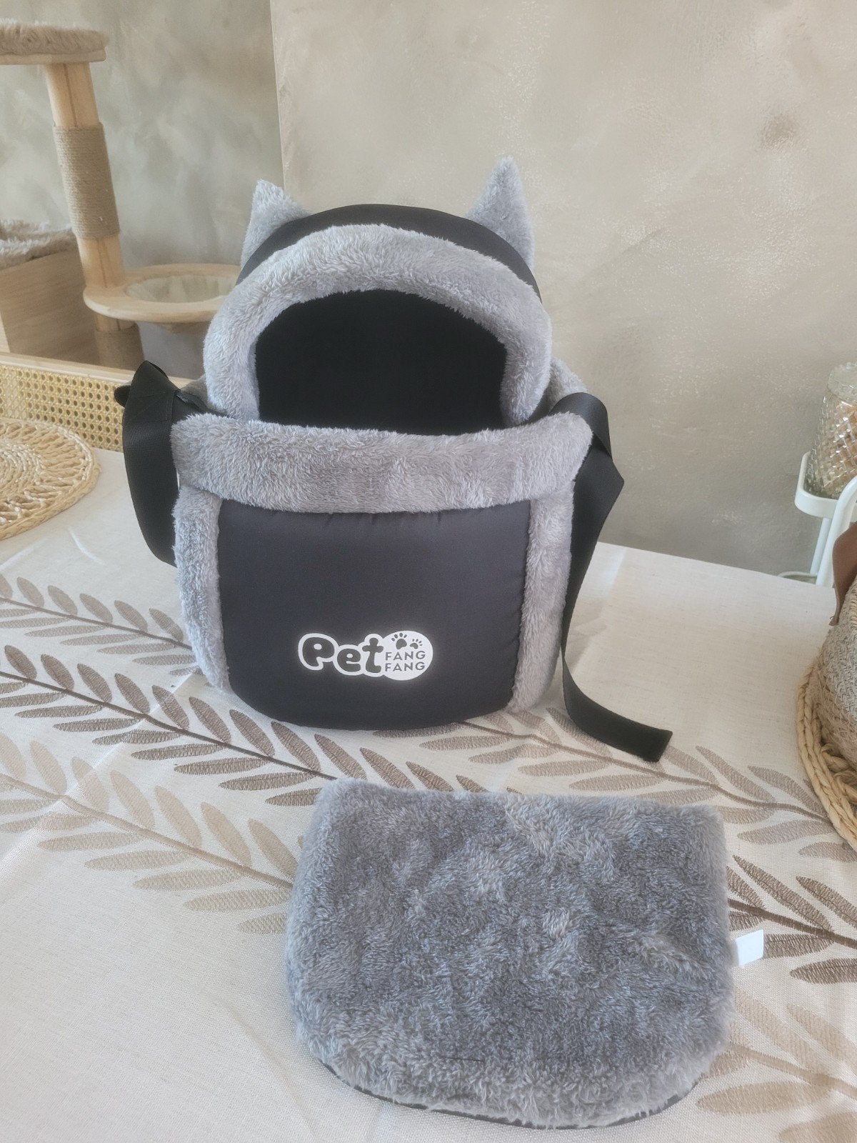New Pet Carrier Backpack for Cats & Small Dogs, Ophalen