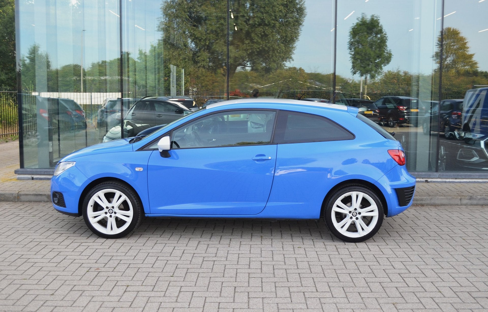 Seat Ibiza SC 1.4 Reference | Bluetooth | Airco | Scherm, Auto's, Voorwielaandrijving, Zwart, 4 cilinders, Blauw