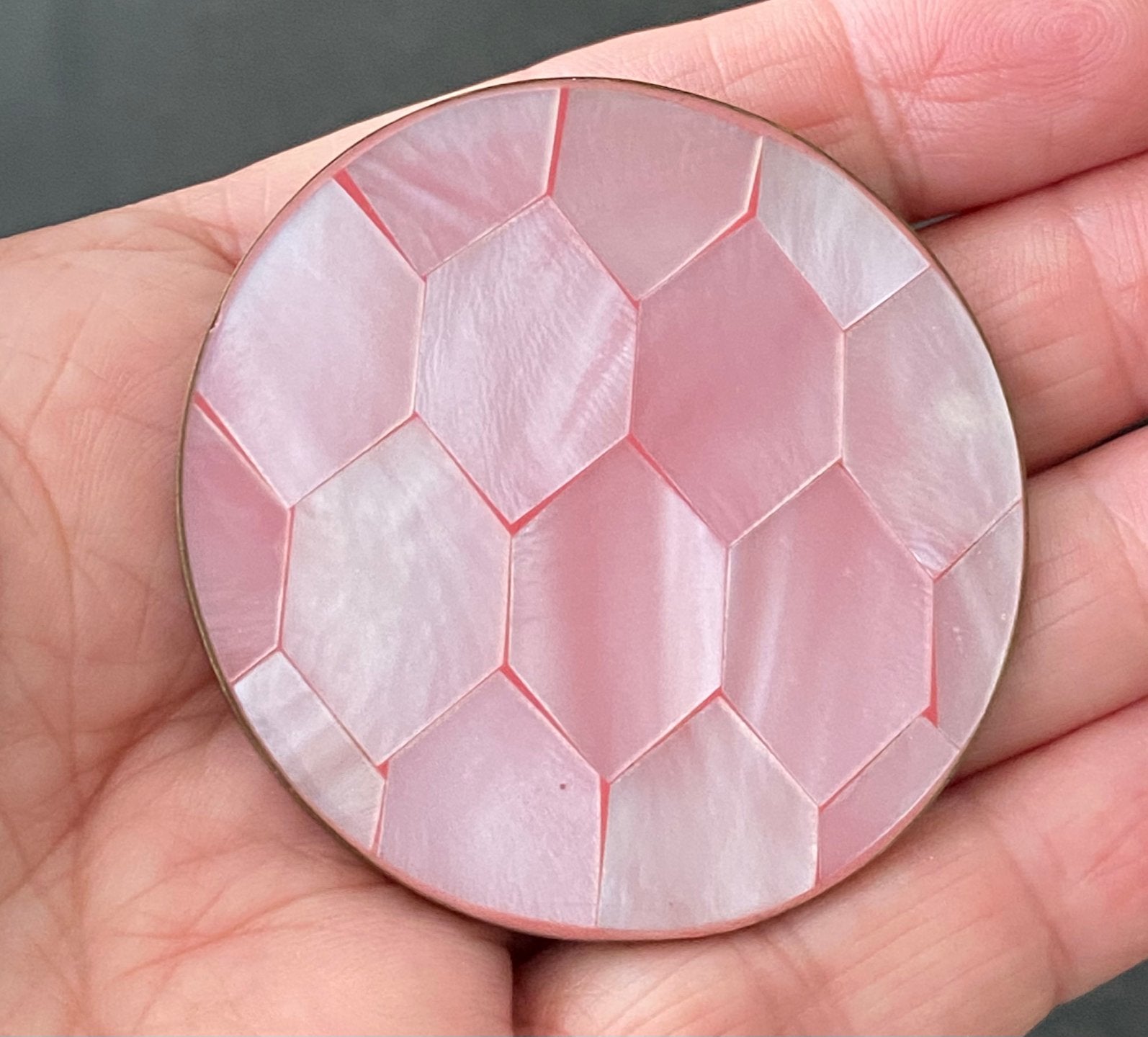 Vintage roze parelmoer broche, Sieraden, Tassen en Uiterlijk, Ophalen of Verzenden, Zo goed als nieuw, Roze, Overige materialen