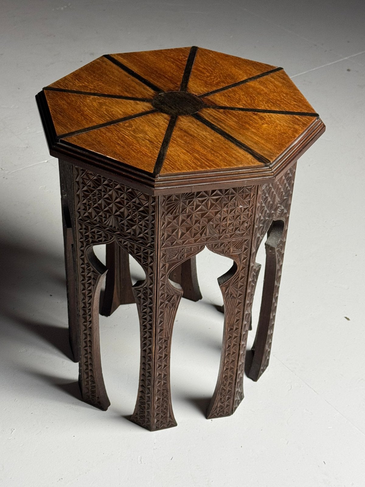 Anglo indian bijzettafel ca. 1900