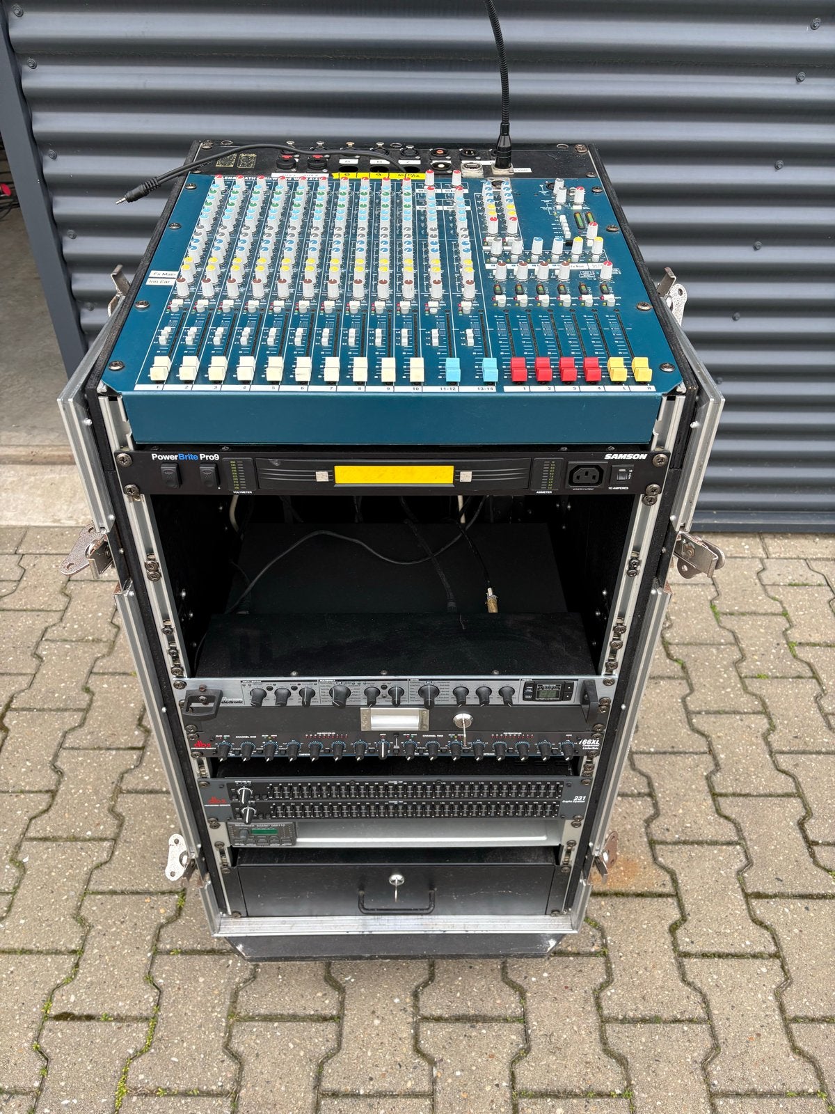Complete PA-mixrack met Allen & Heath MixWizard WZ³ 14:4:2, Ophalen, Gebruikt, 10 tot 20 kanalen, Microfooningang