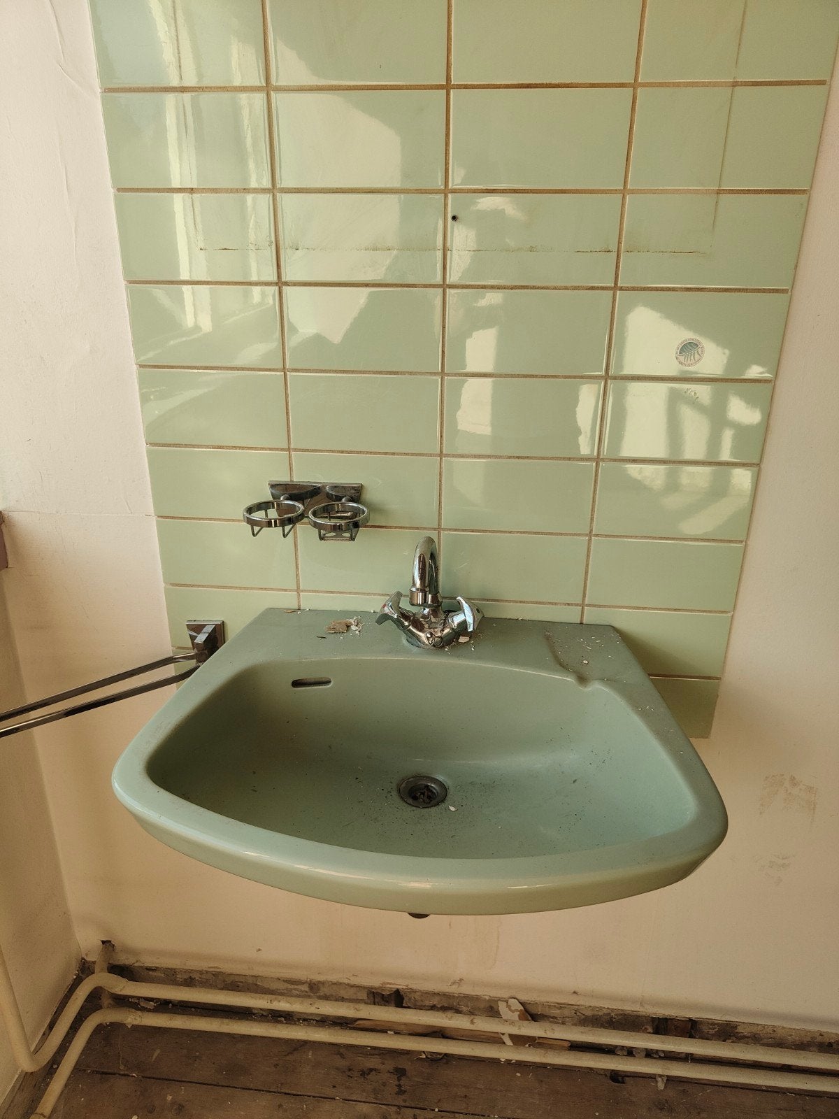 Vintage jaren '30 wastafel met kraan en tegels, Ophalen of Verzenden, Gebruikt, Chroom, Wastafel