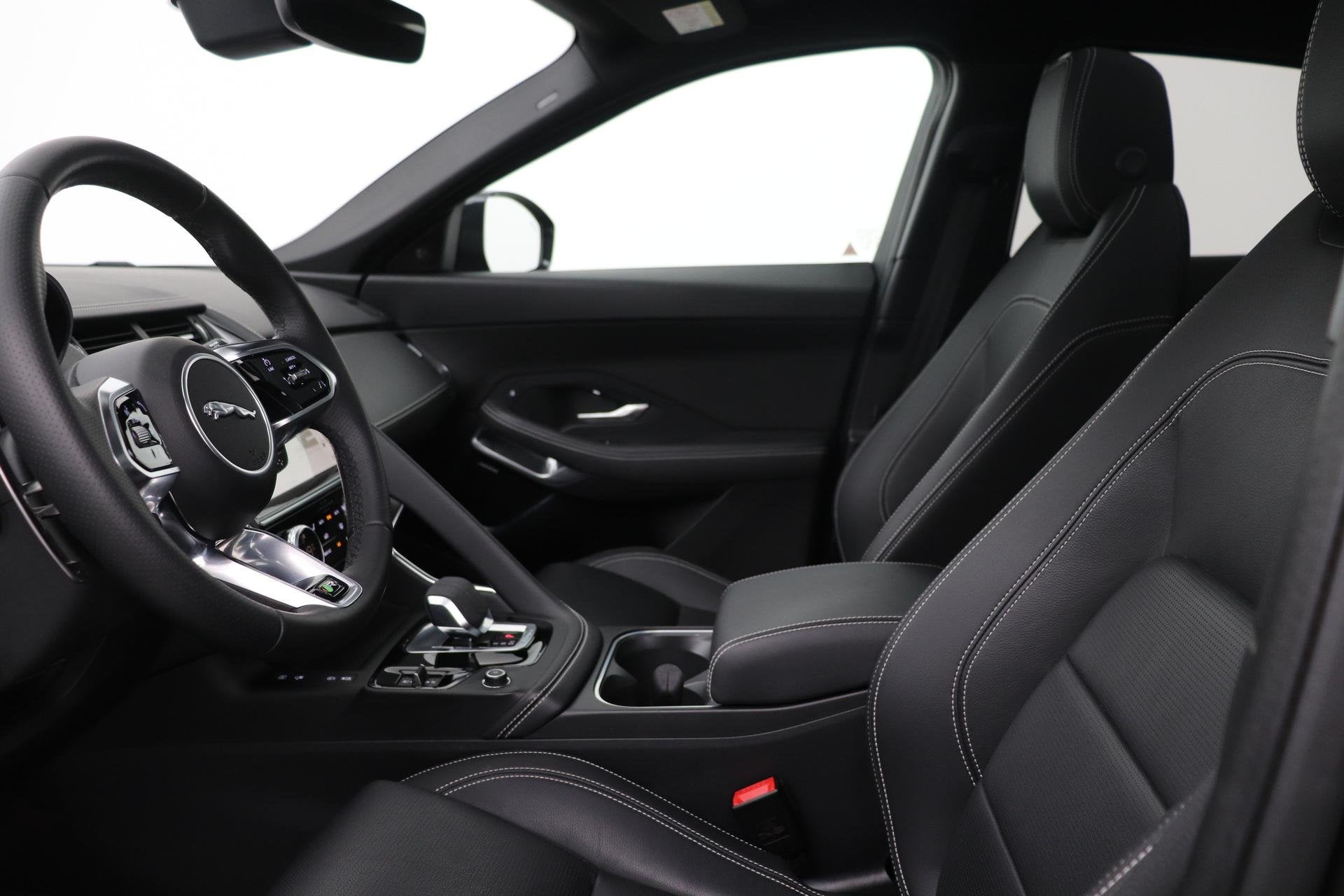 Jaguar E-PACE P300e R-Dynamic SE | Panoramadak | ACC | BLIS, Auto's, 309 pk, Bedrijf, Hybride Elektrisch/Benzine, Automatische klimaatregeling