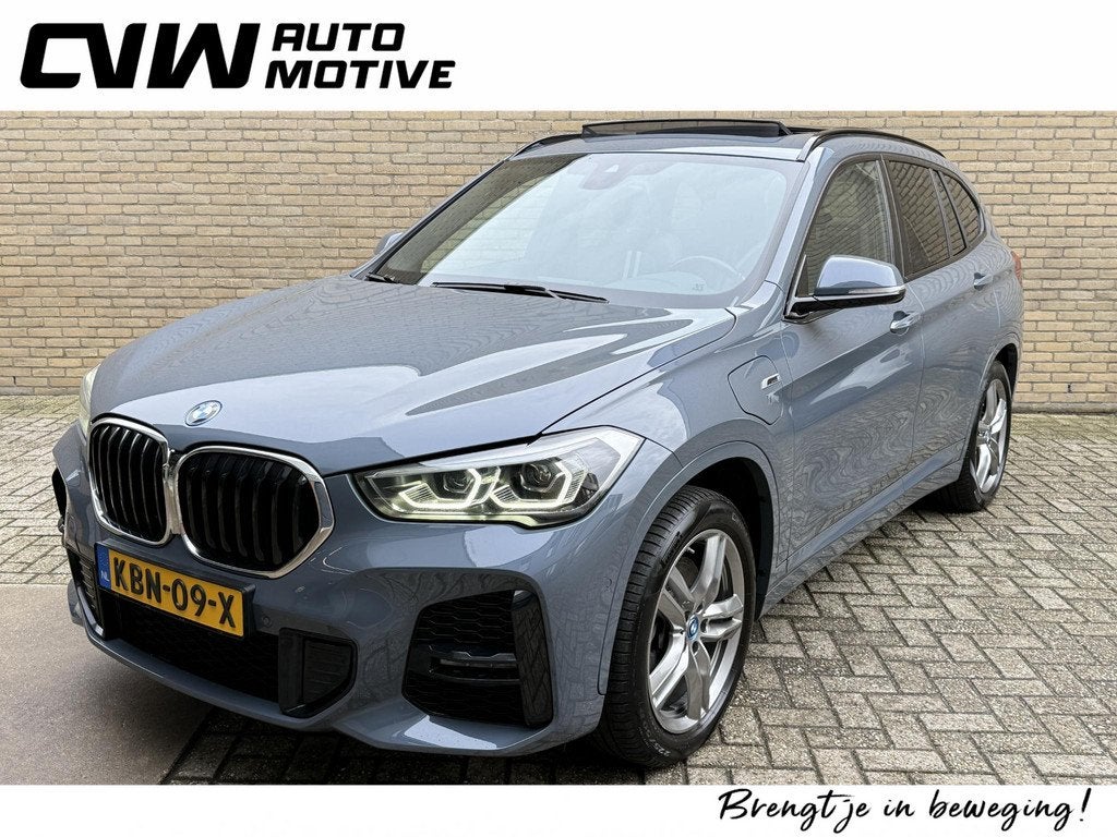 BMW X1 xDrive25e M-Sport | Panoramadak | Sportstoelen | Navi, Auto's, BMW, Gebruikt, Leder en Stof, Plug-in hybride, Bedrijf