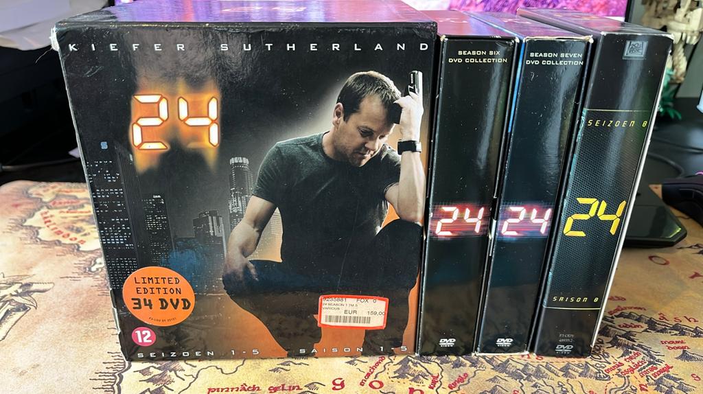 Dvd collectie serie 24 seizoen 1 tm 8 in 4 boxen, Cd's en Dvd's, Vanaf 12 jaar, Ophalen of Verzenden, Zo goed als nieuw, Actie en Avontuur