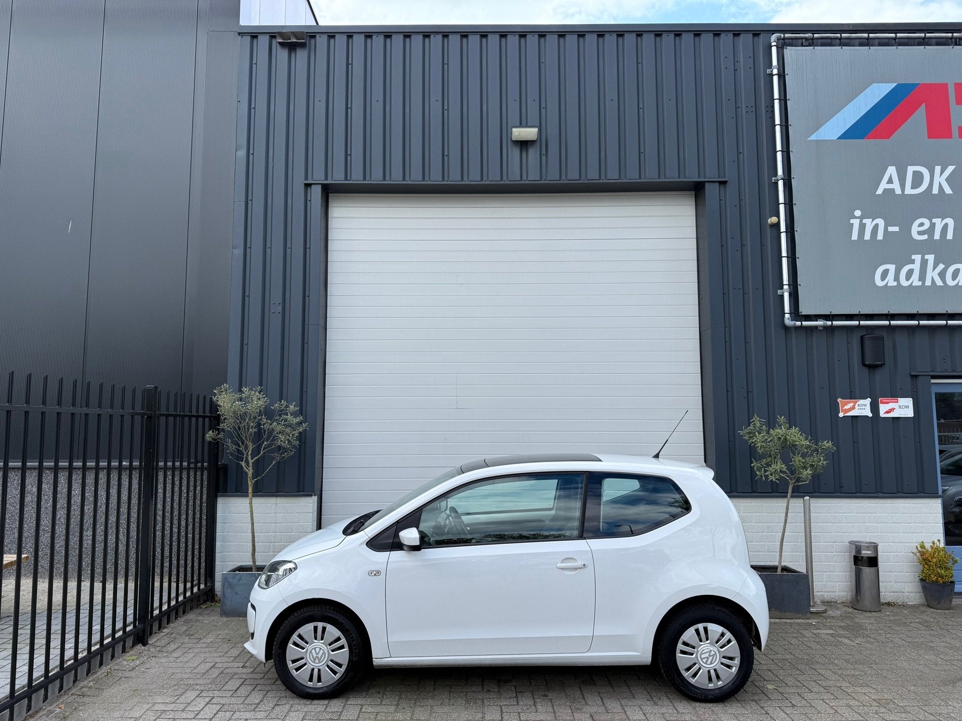 Volkswagen Up! 1.0 move up! PANORAMA DAK/GOED ONDERHOUDEN/MO, Voorwielaandrijving, Euro 5, Stof, Gebruikt
