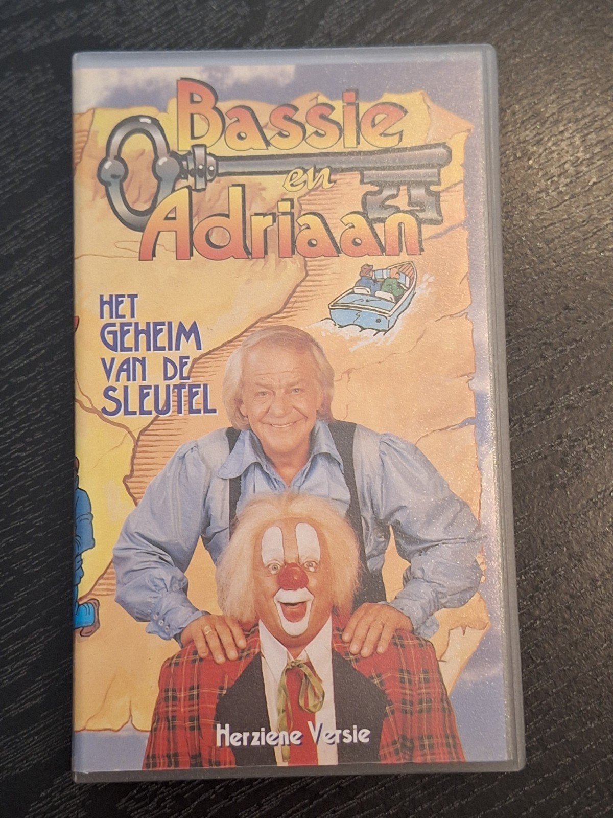 Bassie en Adriaan: Het Geheim van de Sleutel (VHS), Alle leeftijden, Ophalen of Verzenden, Gebruikt, Nederlandstalig