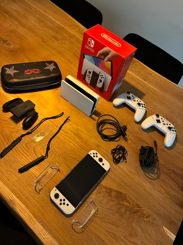 Nintendo switch oled wit, Spelcomputers en Games, Ophalen of Verzenden, Zo goed als nieuw, Met 2 controllers, Switch OLED