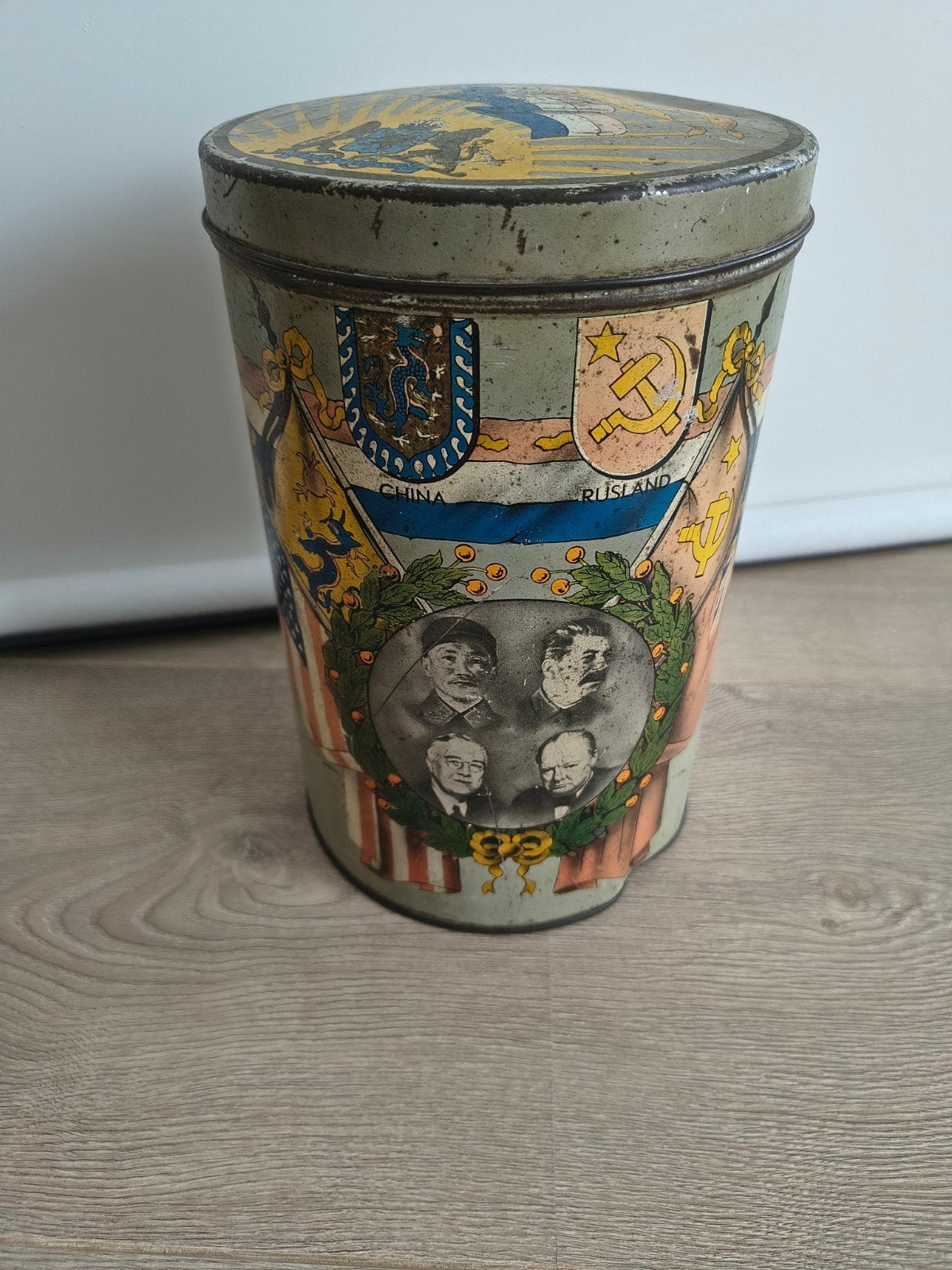 Origineel Nederlands Bevrijdingsblik 1945 – "De Grote Vier", Ophalen of Verzenden, Overige soorten, Nederland, Overige typen