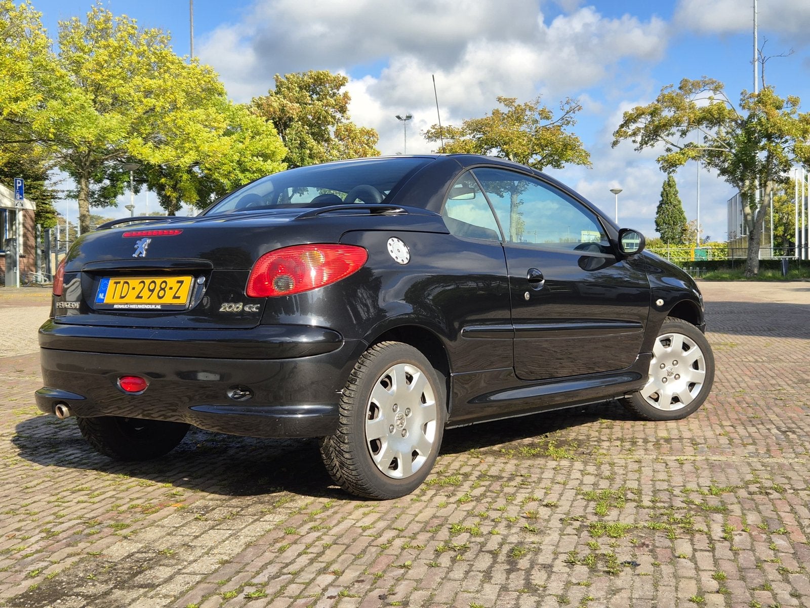 Peugeot 206 1.6 16V CC 2005 Zwart, Voorwielaandrijving, 4 cilinders, Cabriolet, 4 stoelen