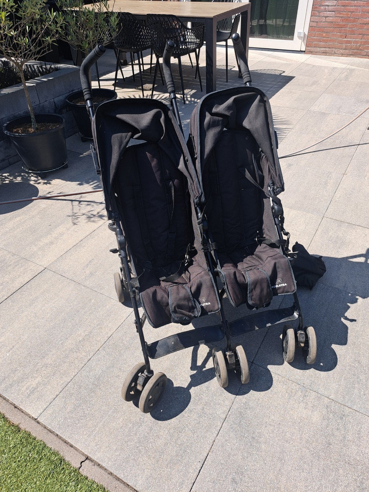 Koelstra Dubbele Buggy Twin - Zwart met Zonnekappen, Ophalen