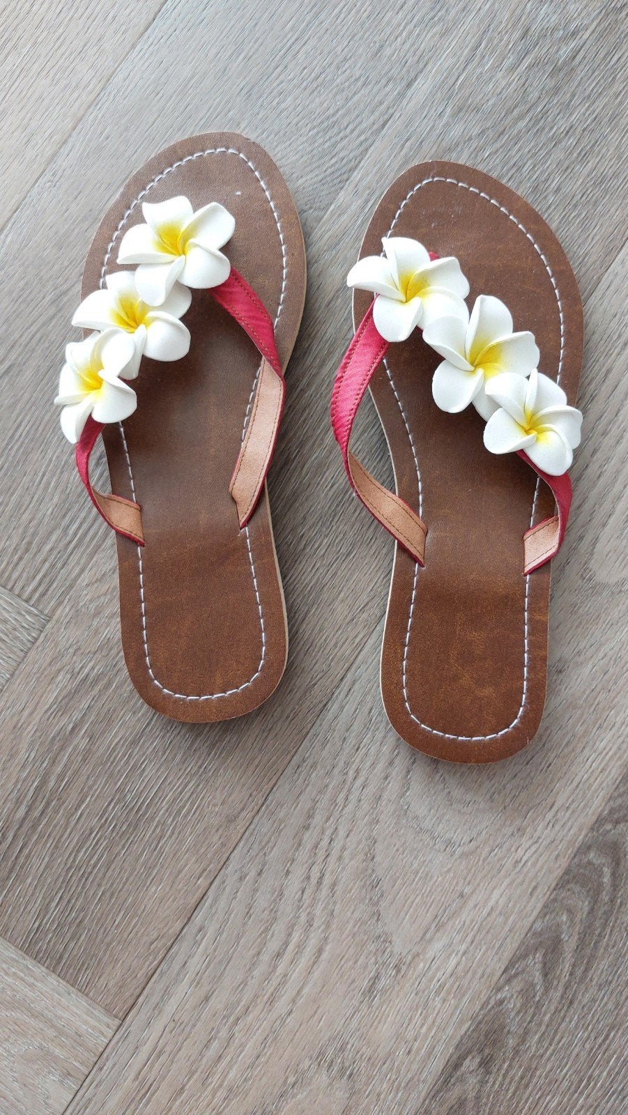 Zomerse slippers met bloemen - Maat 38 39, Ophalen of Verzenden, Nieuw, Wit