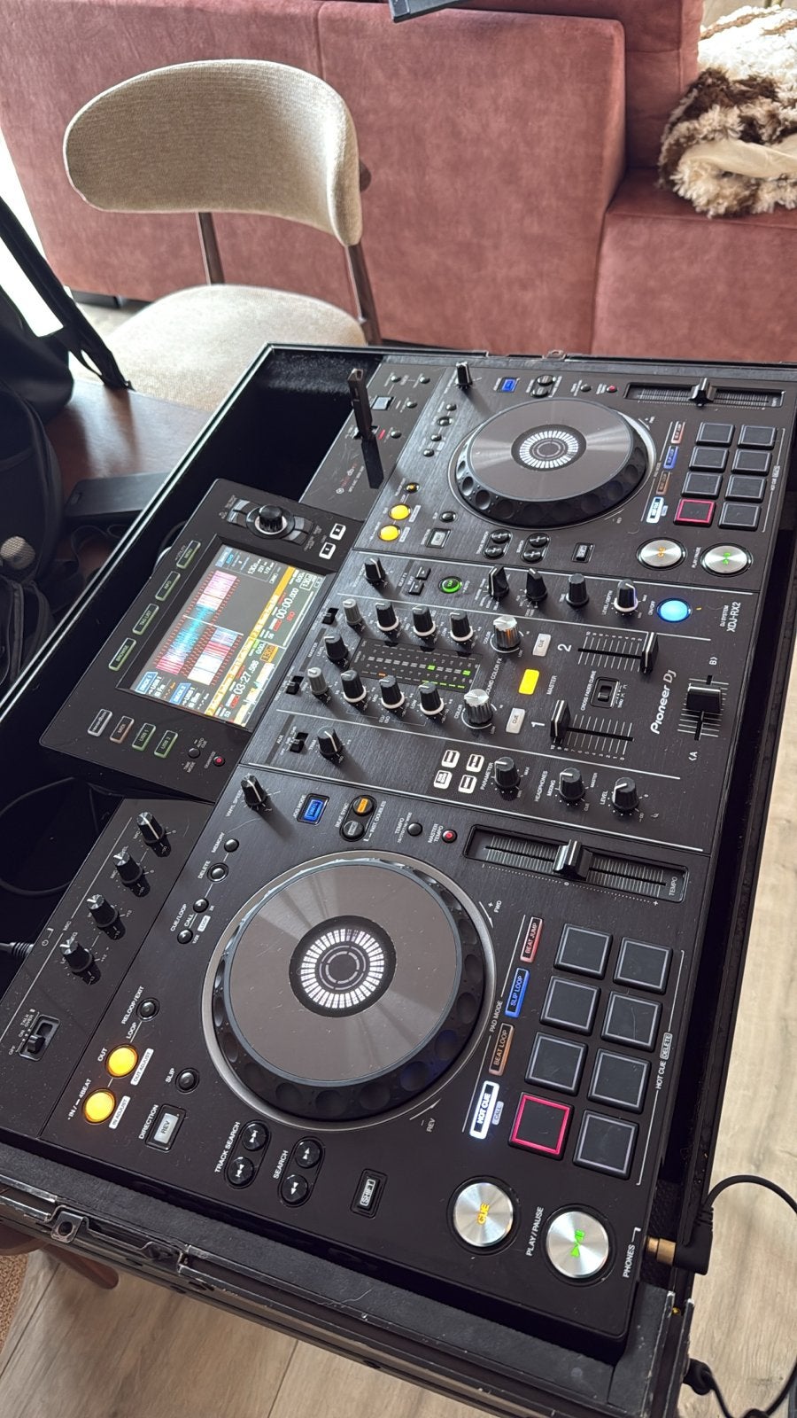 Foto 2 van Pioneer RX2 met Zomo P-XDJ-RX2 NSE flightcase