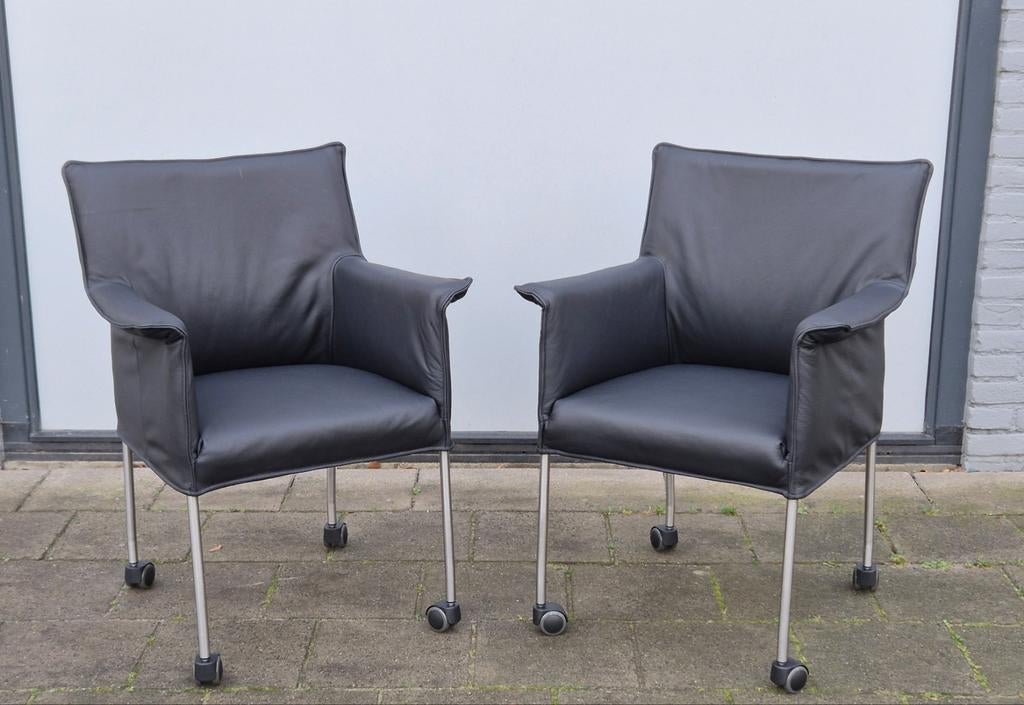 Design on stock Gola eetkamerstoelen zwart met wielen, Huis en Inrichting, Stoelen, Ophalen, Gerard van den Berg label, Twee, Zwart
