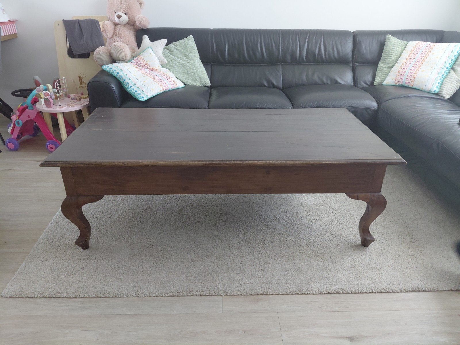 Antieke salontafel met lade en sierlijke poten, Ophalen, Gebruikt, 100 tot 150 cm, 50 tot 100 cm