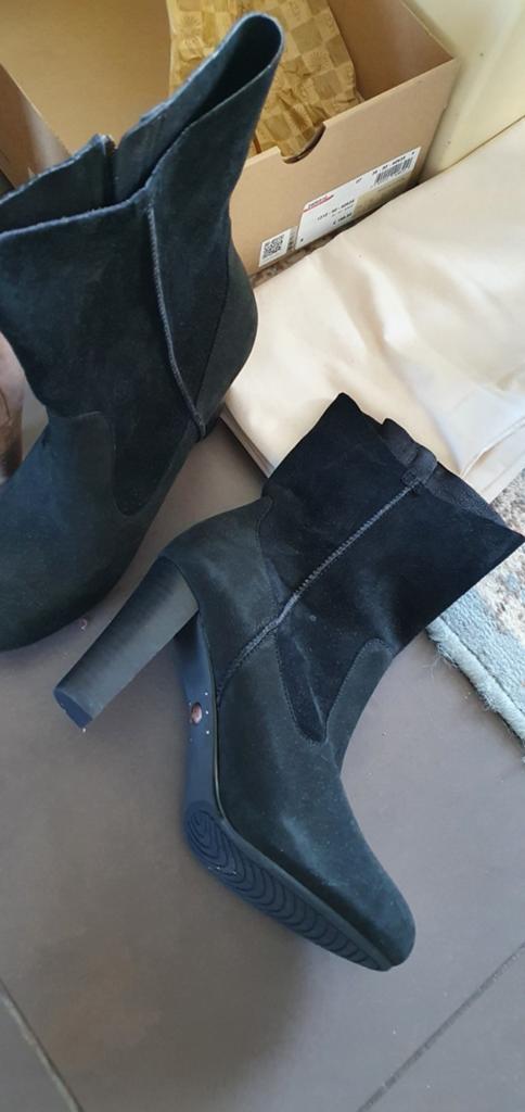Nieuw UGG halfhoge laarsjes zwart mt 39, UGG, Zwart, Nieuw, Ophalen of Verzenden