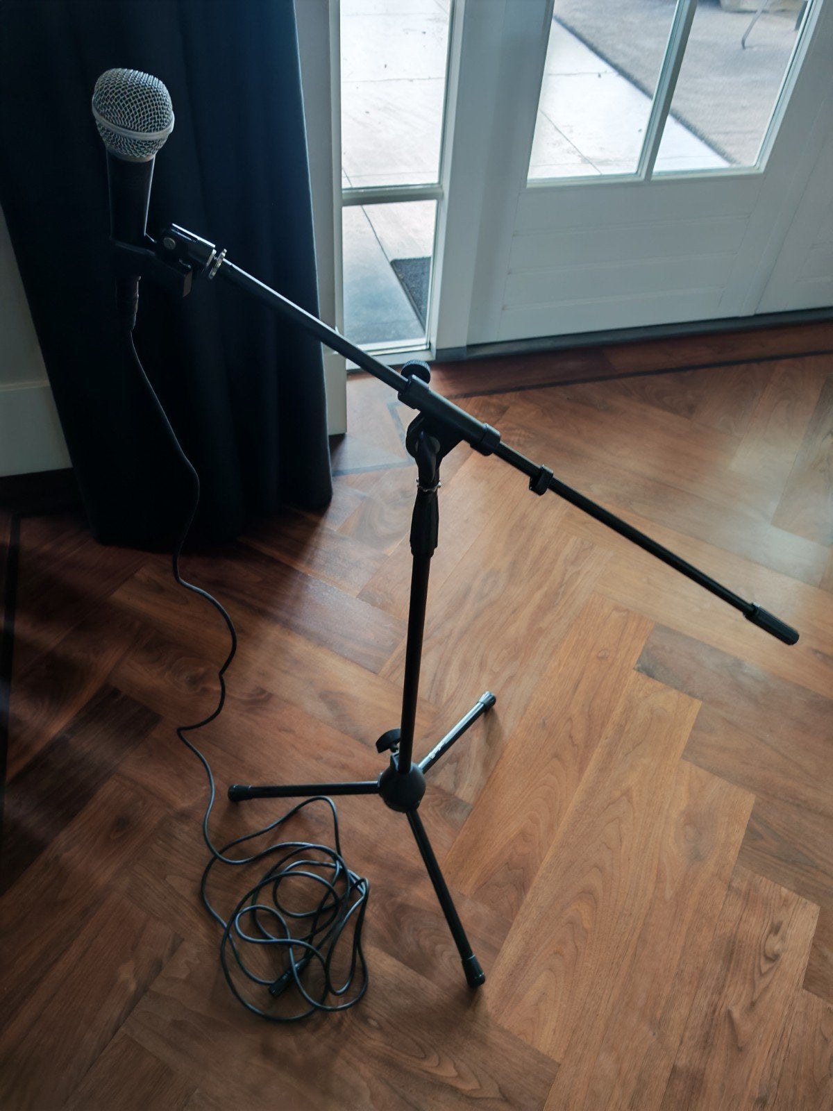 Microfoon met standaard en kabel, Ophalen, Zo goed als nieuw, Zangmicrofoon