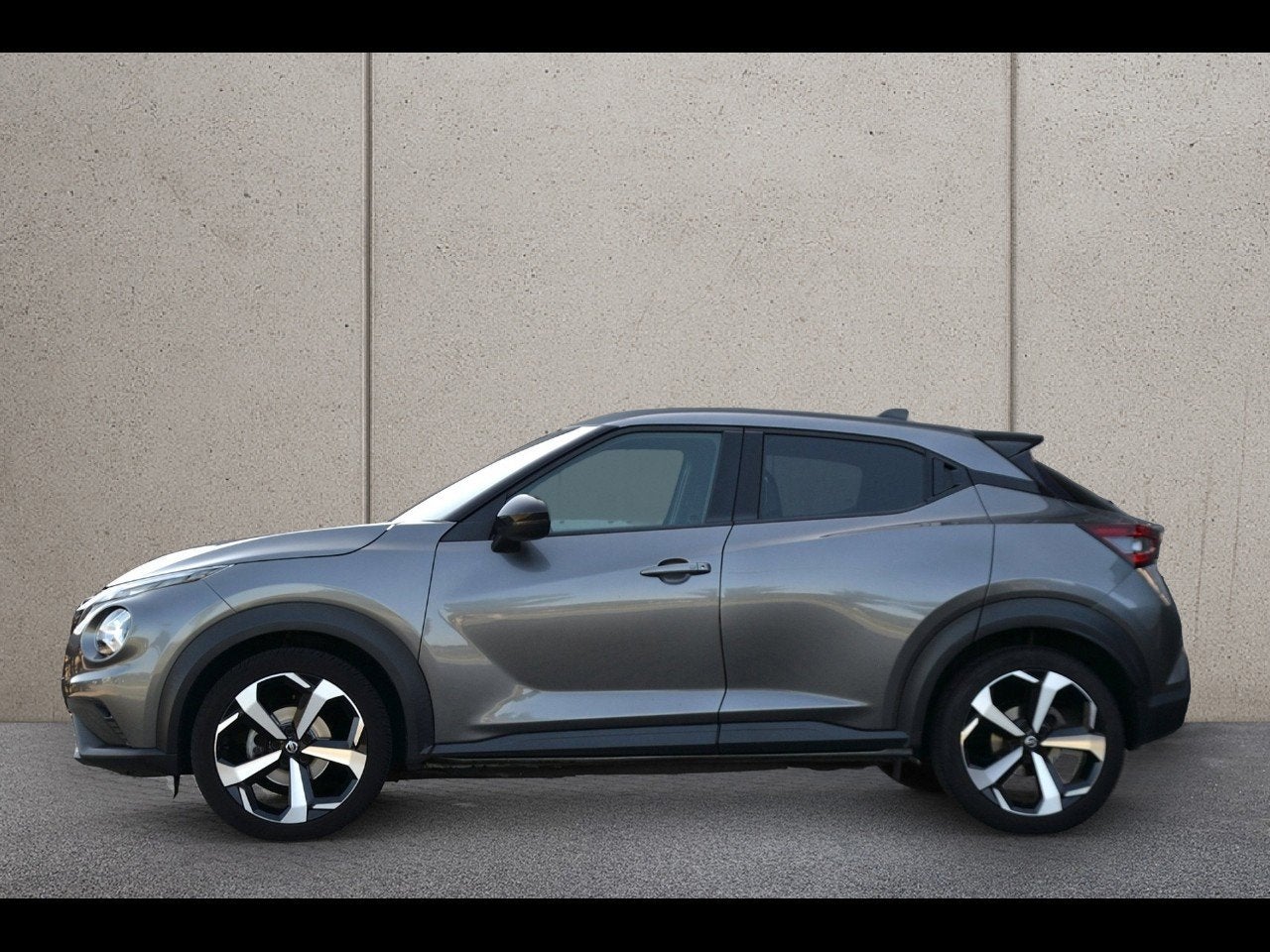 Foto 2 van Nissan Juke 1.0 DIG-T Tekna Automaat | Navigatie | Stoelverw