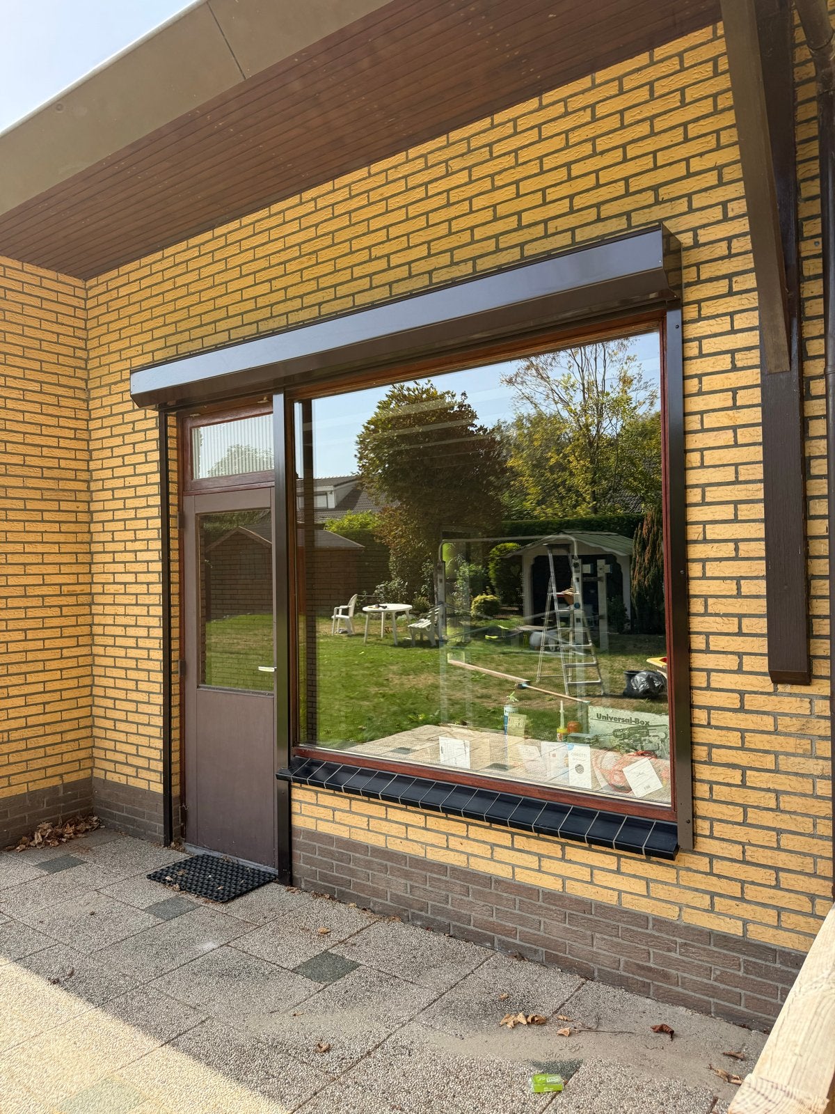 Donkerbruine elektrische rolluiken voor deur en raam, Ophalen, Bruin, 200 cm of meer, Zo goed als nieuw