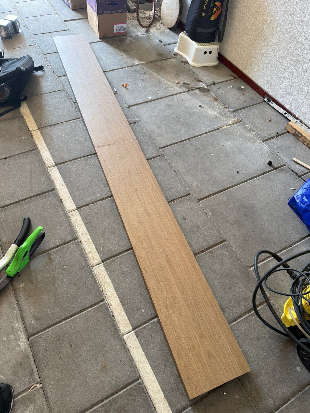 Lange plank voor aan de muur met bevestigingsbeugel, Ophalen, Gebruikt