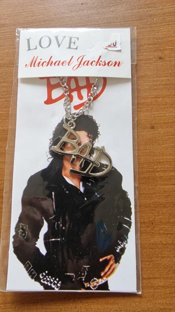 MJ BAD logo hanger/ketting Michael Jackson, Verzenden