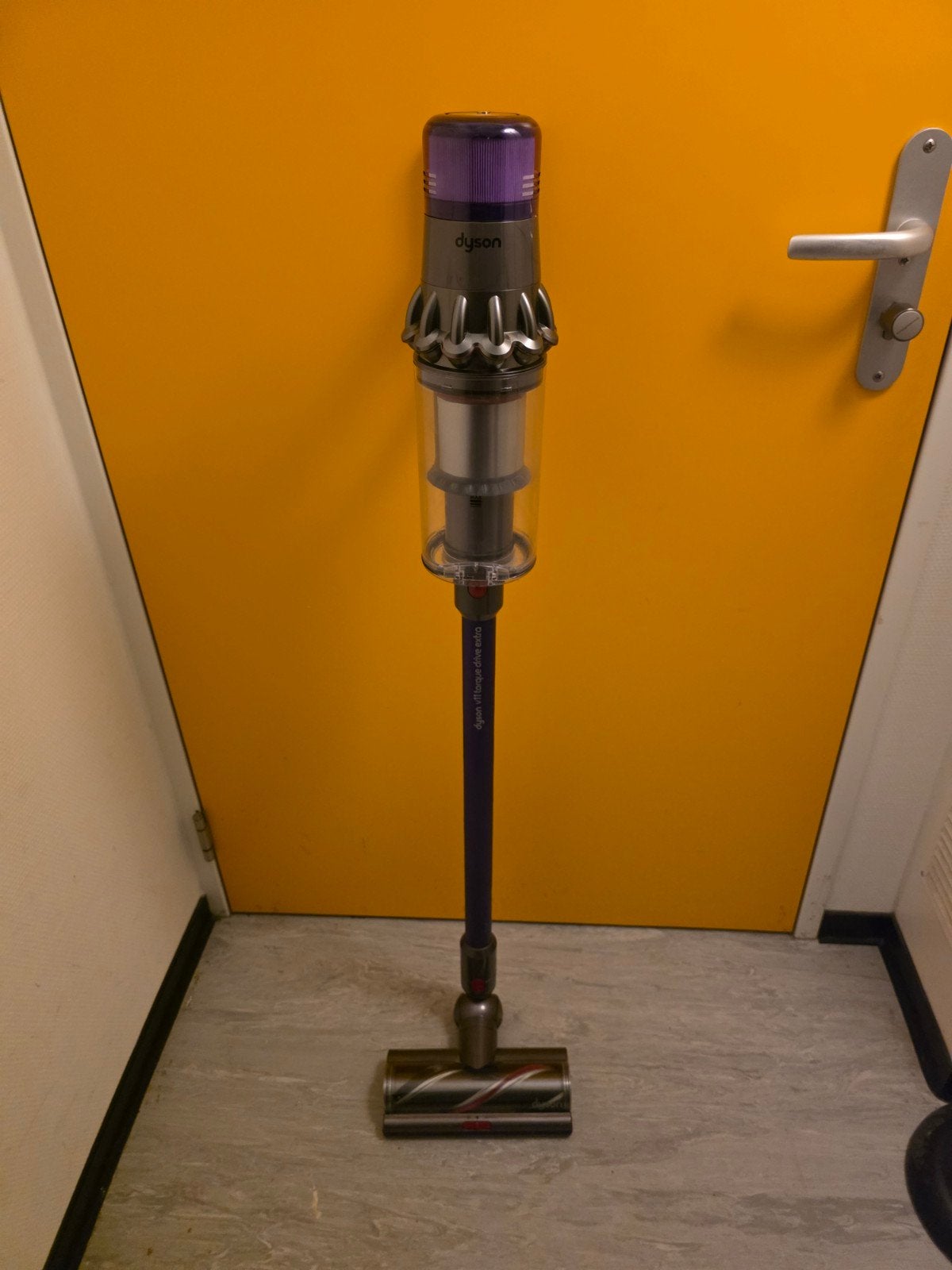 Dyson V11 Torque Drive Extra steelstofzuiger, Officiële adres van Dyson, Zo goed als nieuw, Dyson, Reservoir