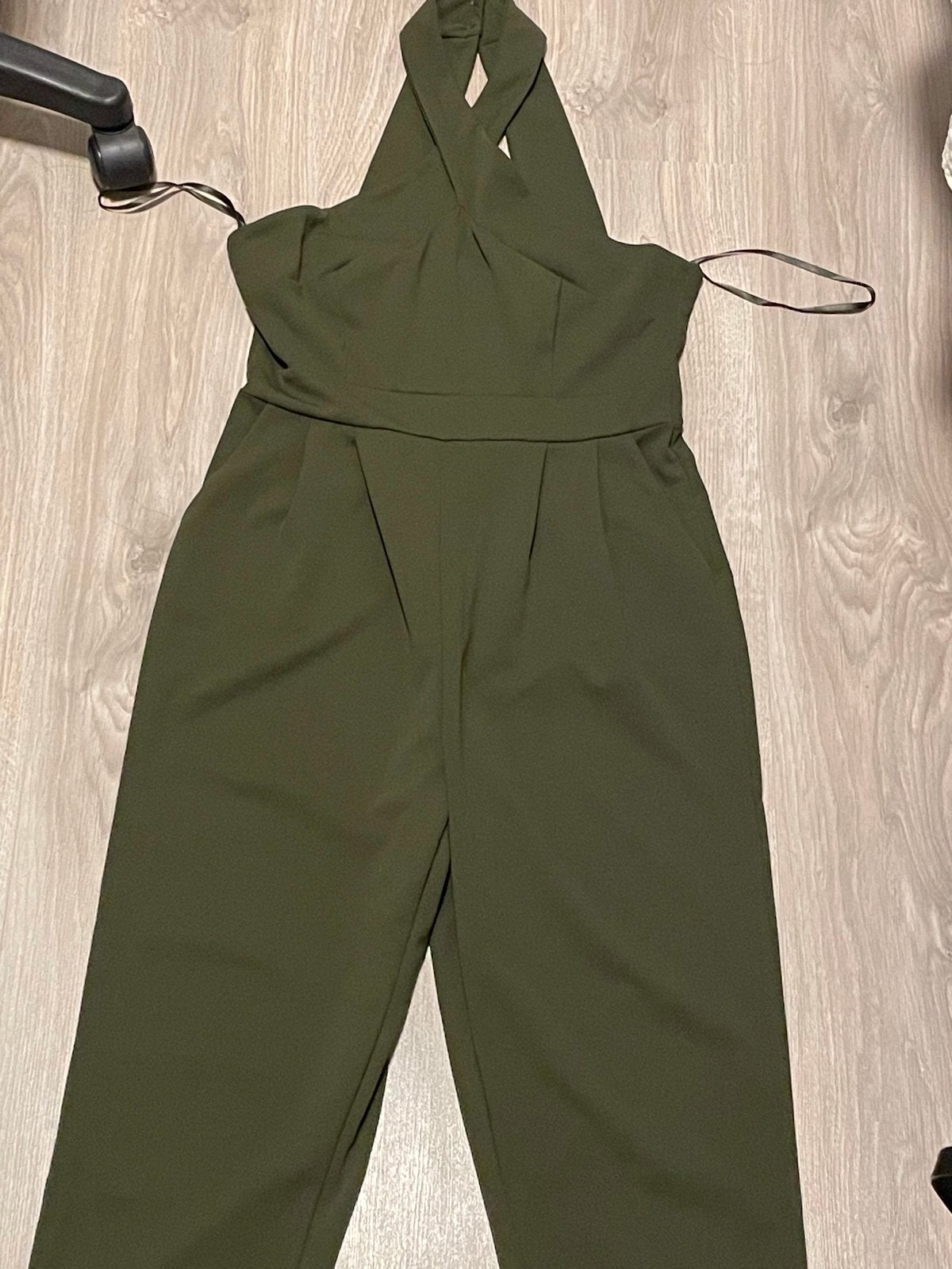 Halter Jumpsuit in Kaki Groen WalG maat L/XL nieuw, Kleding | Dames, Ophalen of Verzenden, Nieuw, Maat 38/40 (M), Groen
