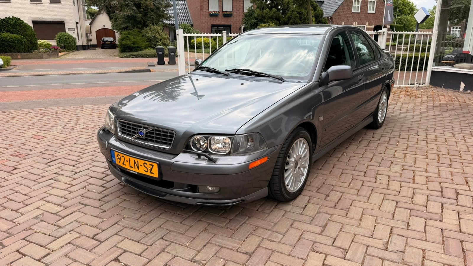 Volvo S40 2.0 I 16V automaat uit 2003 met LPG G3, Auto's, Volvo, 136 pk, 4 cilinders, Sedan, 66 €/maand