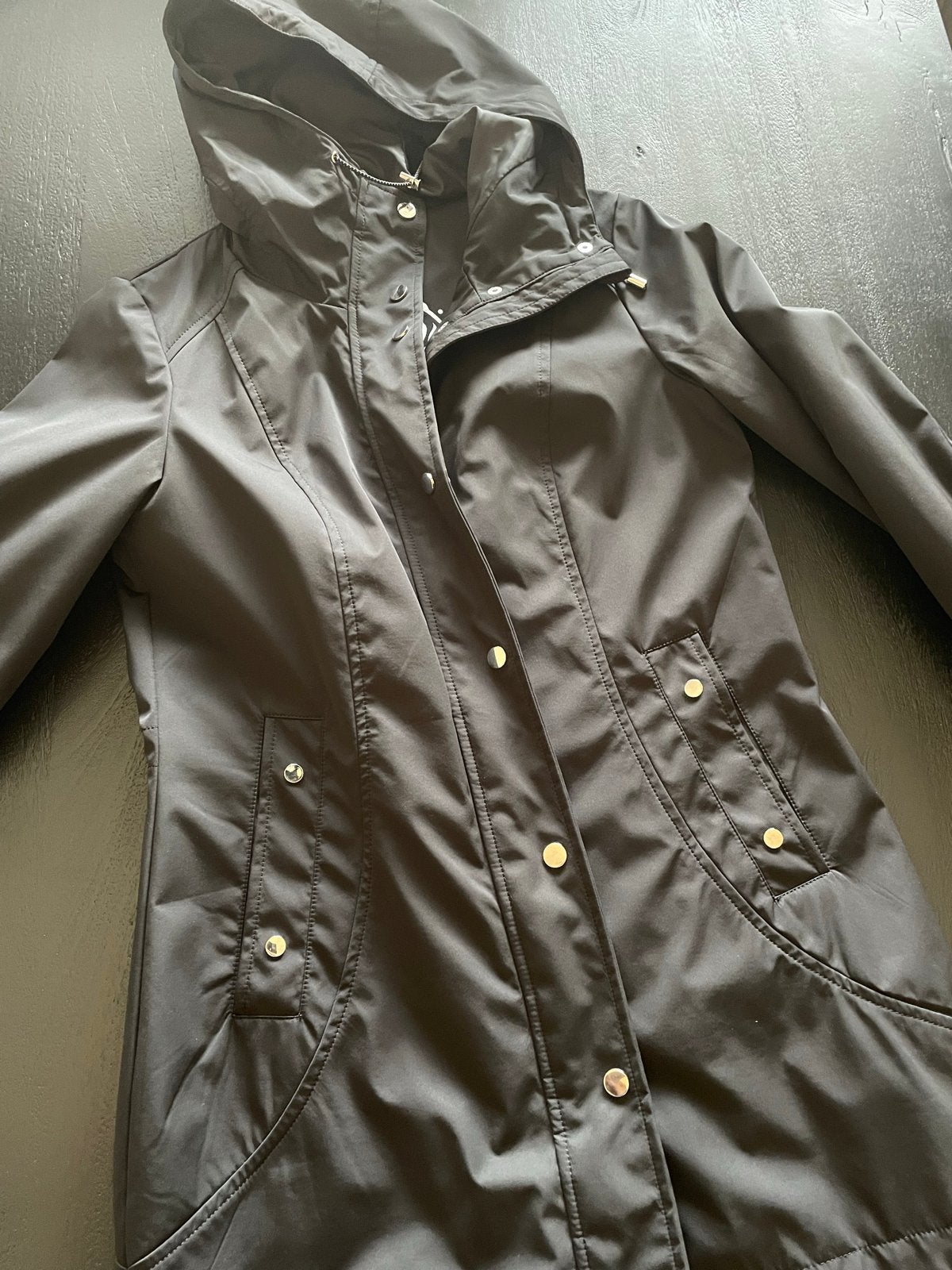 Zwarte Tussenjas Outdoor Parka met Capuchon, Ophalen of Verzenden, Zo goed als nieuw, Maat 38/40 (M), Zwart