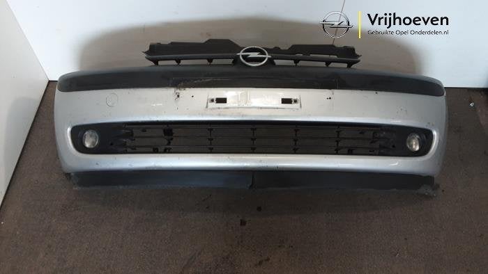 Voorbumper van een Opel Corsa (Corsa C 00-) (Z157), Auto-onderdelen, Gebruikt, -, -, Opel