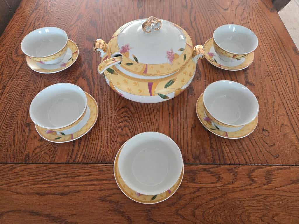Servies set: Grote soepkom met deksel, lepel en 5 soepkommen, Huis en Inrichting, Ophalen, Zo goed als nieuw, Porselein, Overige stijlen
