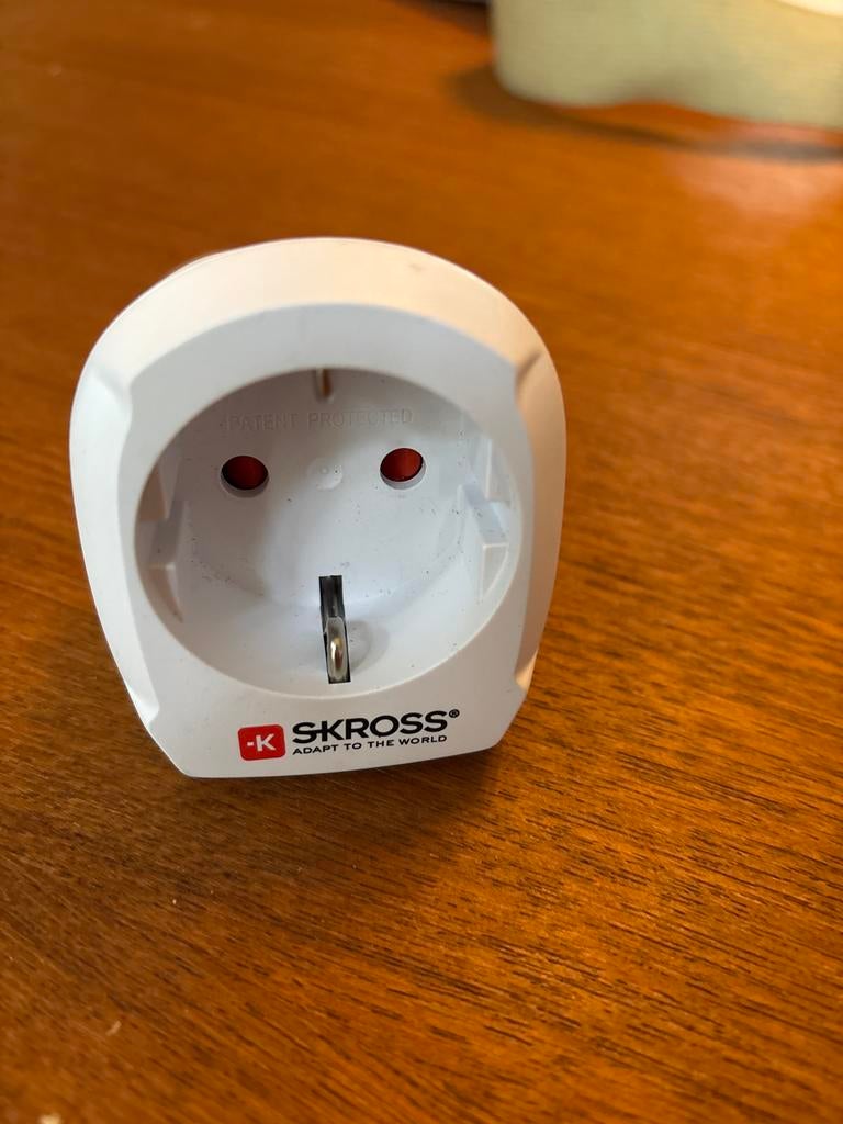 SKROSS Reisadapter UK naar EU - Zwitsers Design, Ophalen of Verzenden, Zo goed als nieuw