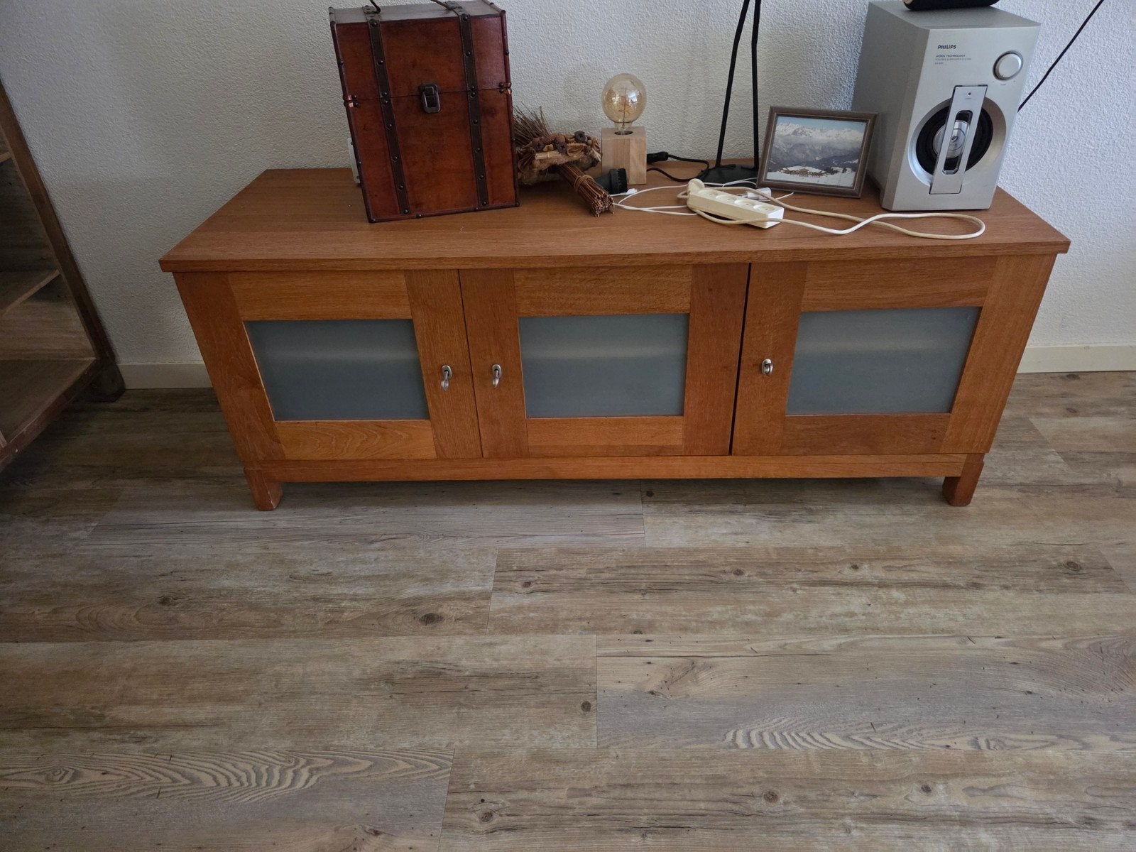 Houten dressoir met melkglas in deuren - 160x55 cm, Gebruikt, 150 tot 200 cm, Overige houtsoorten, Ophalen of Verzenden