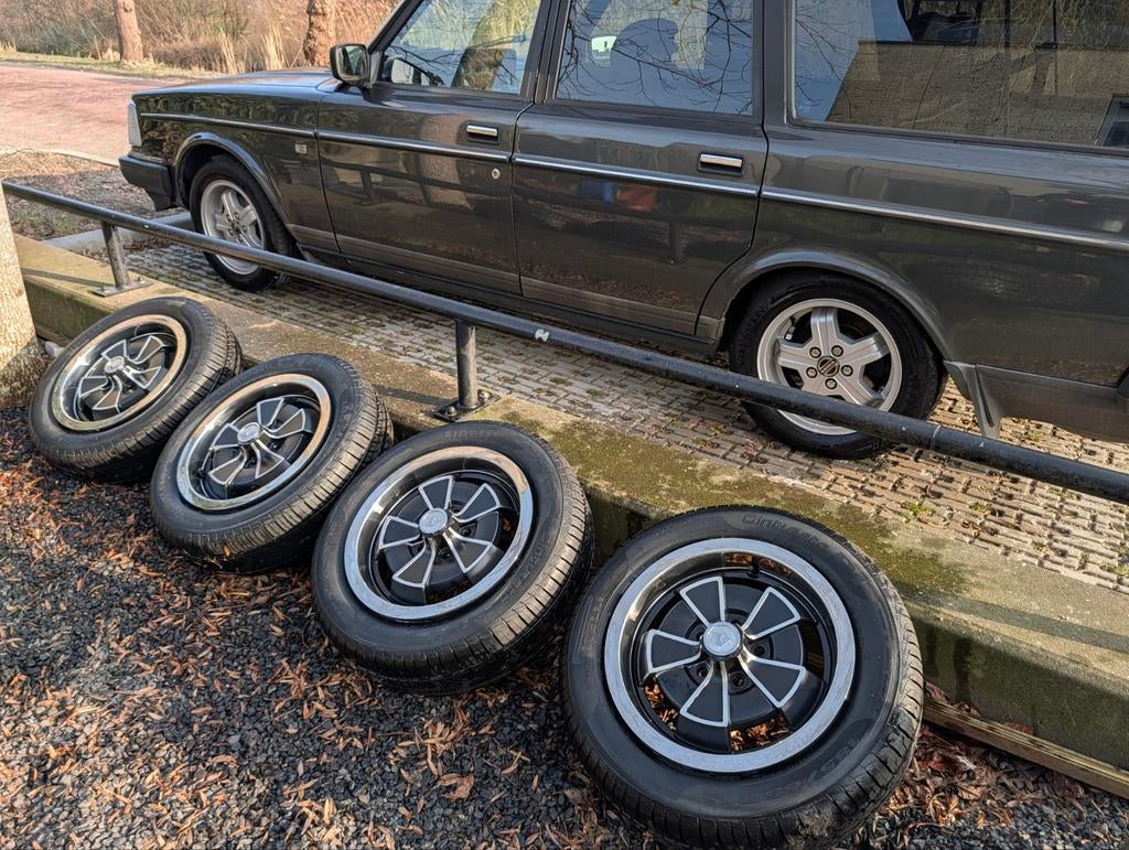 Volvo 1800E Klaverblad Velgen 15 inch, Auto-onderdelen, Banden en Velgen, Ophalen, 15 inch, Banden en Velgen, 185 mm
