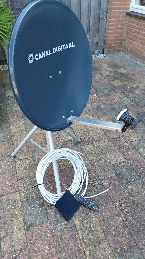 Schotel antenne, Ophalen, Zo goed als nieuw, (Schotel)antenne-accessoires, Overige merken