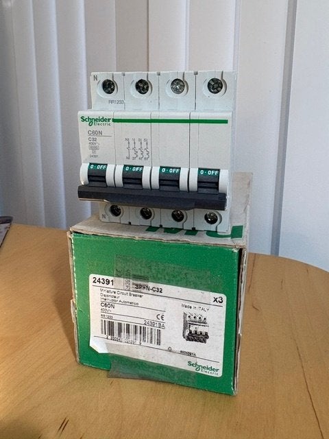 Schneider - Installatieautomaat ic60l 4p c32 - A9F94432, Ophalen of Verzenden, Nieuw, Schneider Electric, Installatieautomaat