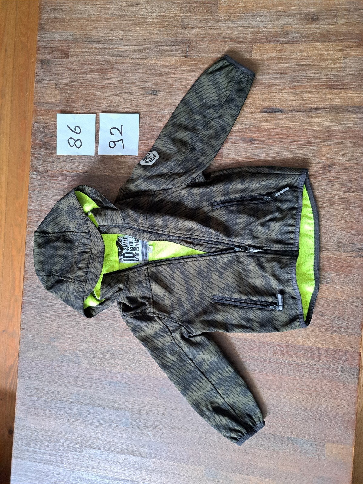 Stoere softshell jas voor jongens, maat 86/92, Kinderen en Baby's, Kinderkleding | Maat 92, Gebruikt, Ophalen of Verzenden, Onbekend