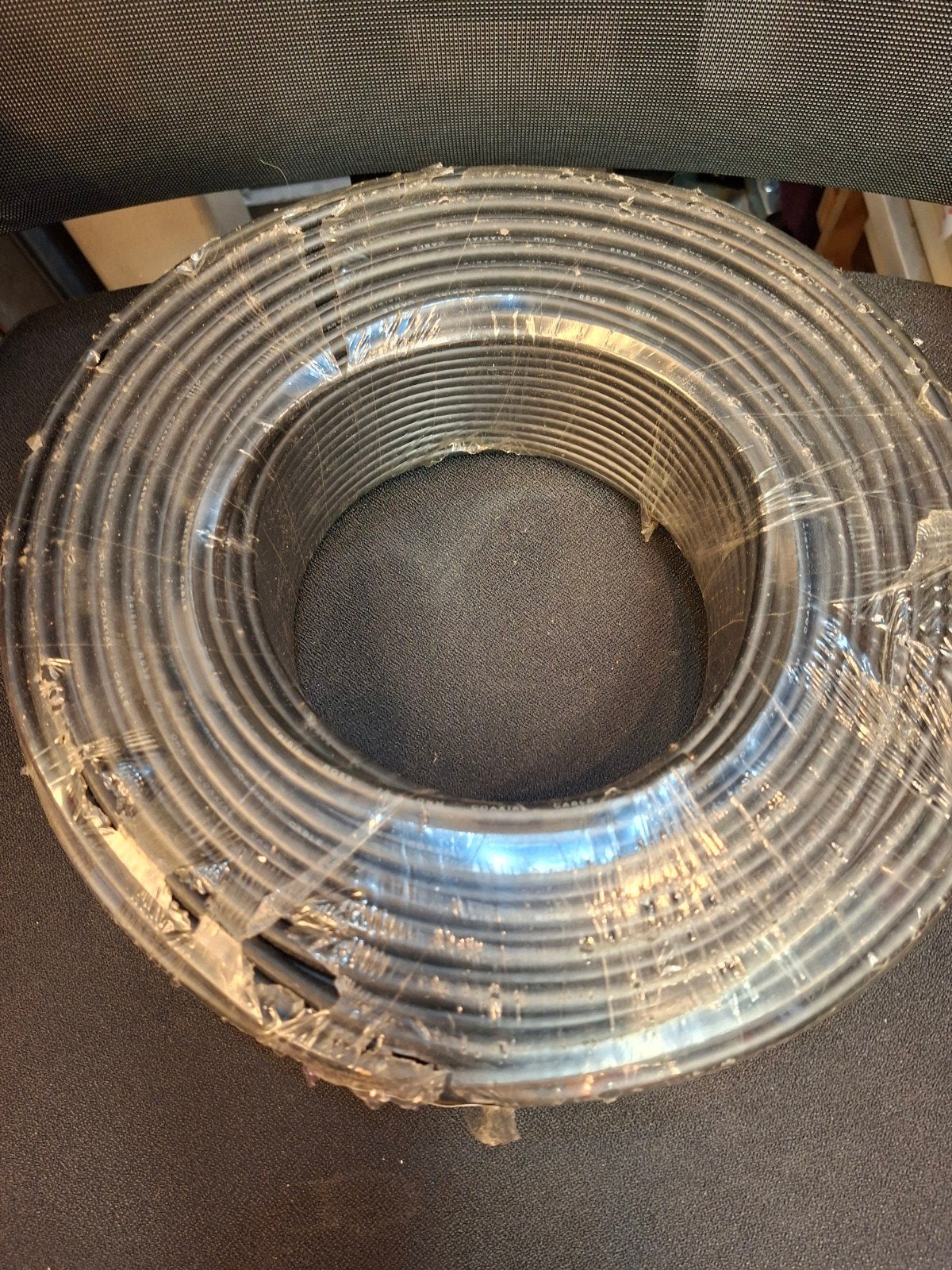 Rol zwarte coaxkabel 200 meter RG59 75 Ohm 6mm, Ophalen of Verzenden, Nieuw, 10 meter of meer, Coaxiale kabel