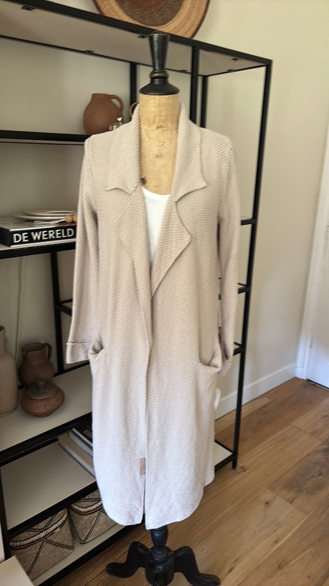 ZUSSS lang vest zandtint maat M/L nieuwstaat, Kleding | Dames, Verzenden, Zo goed als nieuw, Maat 38/40 (M), Beige