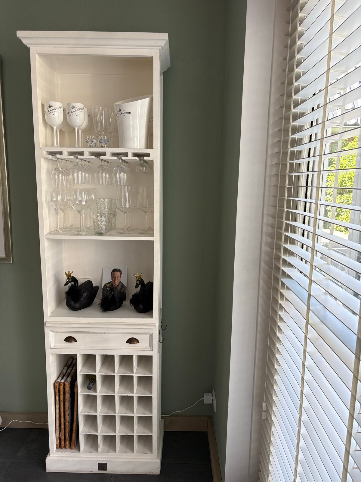Riviera Maison wijnkast met wijnrek en glasophanging, Huis en Inrichting, Ophalen, Minder dan 50 cm, Gebruikt, 200 cm of meer