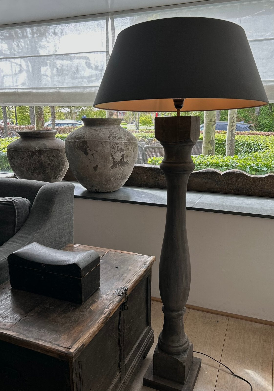 Grote houten baluster vloerlamp zonder kap sober landelijk, Ophalen
