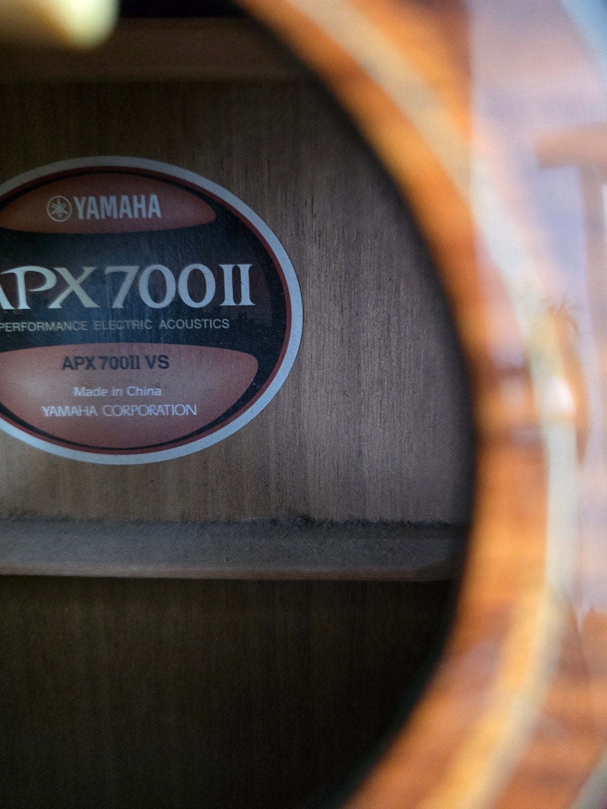Ruilen: Yamaha APX 700II VS Westerngitaar met element, Ophalen, Zo goed als nieuw, Western- of Steelstringgitaar, Met (piezo-)element