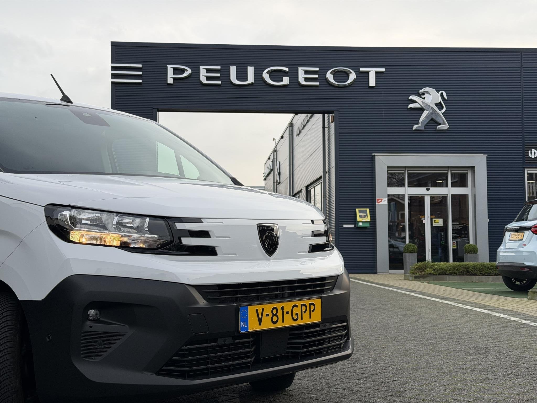 Peugeot Partner 1.5 BlueHDi 130PK EAT8 Automaat L1 Navigatie, 12 maanden, Stof, 4 cilinders, Wit