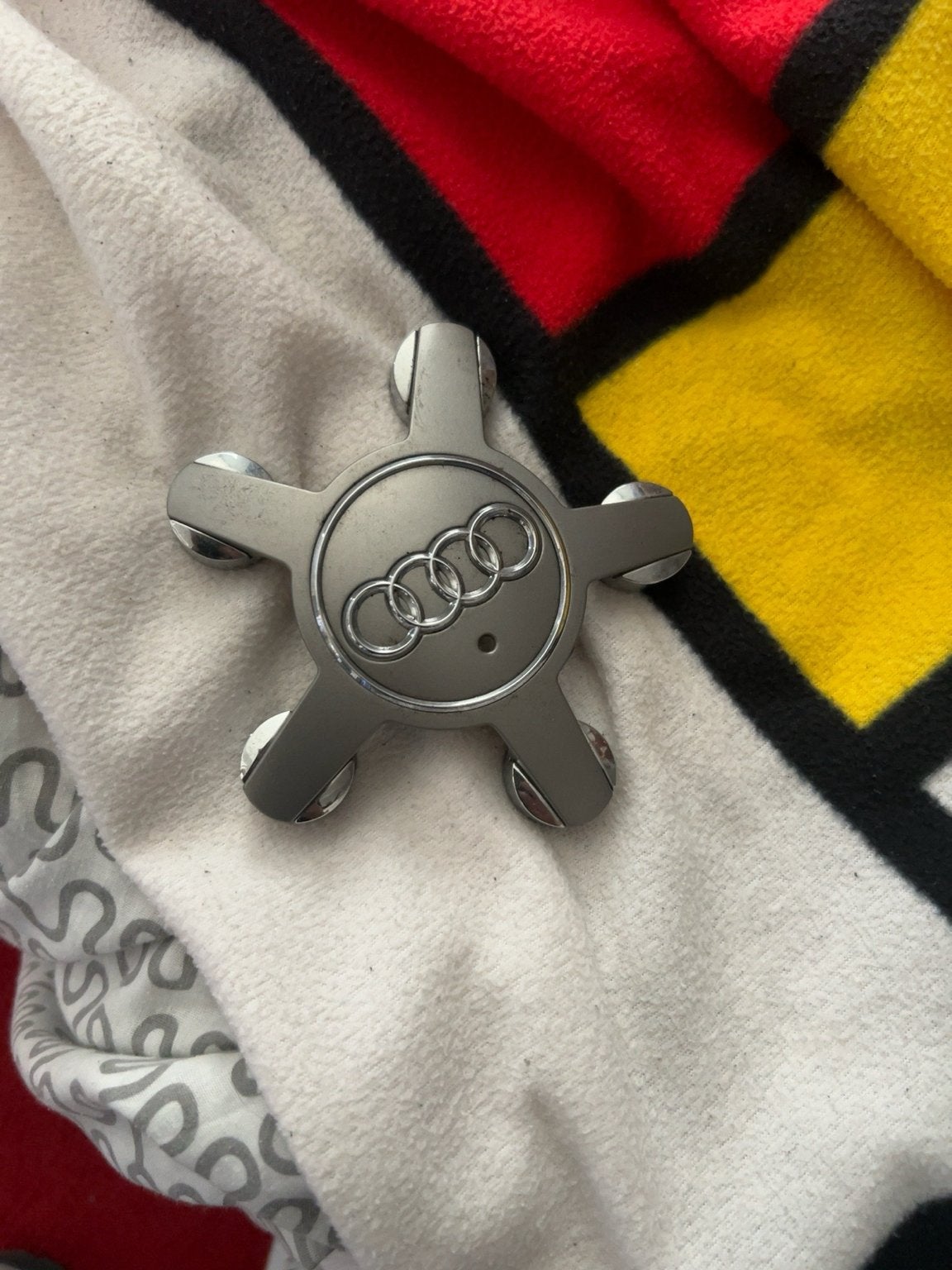 Audi naafkap, Ophalen