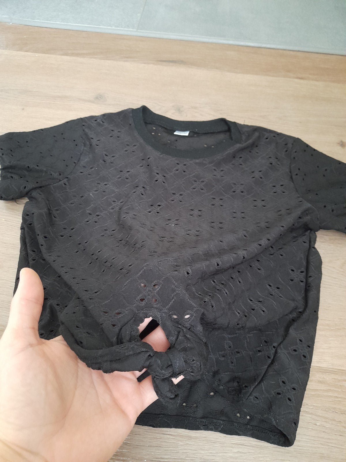 bijna gratis zgan Zwart meisjes gaten t shirt 146 /152, Ophalen of Verzenden, Zo goed als nieuw, Meisje, Shirt of Longsleeve
